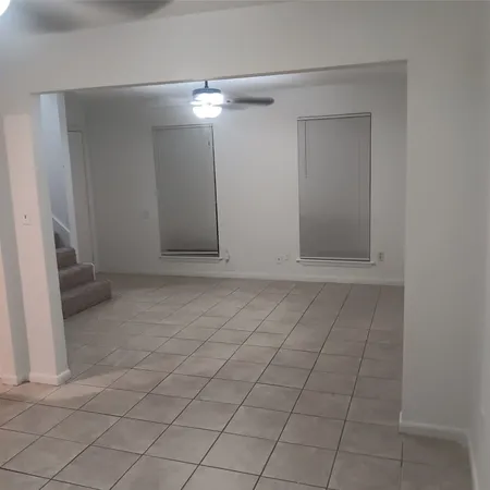 $1,100 | 521 Ferguson Street, Unit B1, Humble, TX 77338