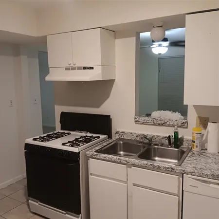 $1,100 | 521 Ferguson Street, Unit B1, Humble, TX 77338