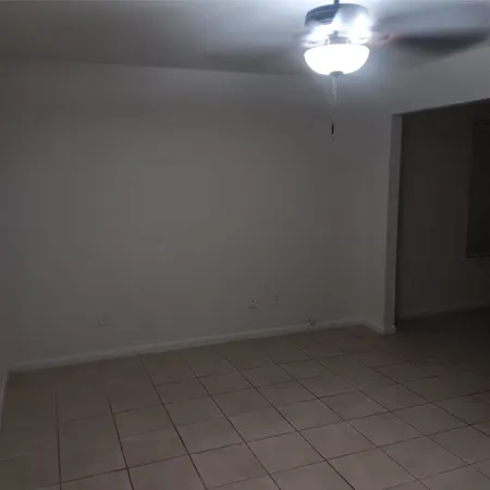 $1,100 | 521 Ferguson Street, Unit B1, Humble, TX 77338