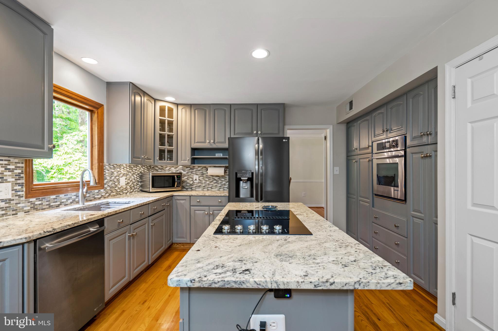 8029 Whitting Drive Manassas, VA 20112 - Photo 7 of 38