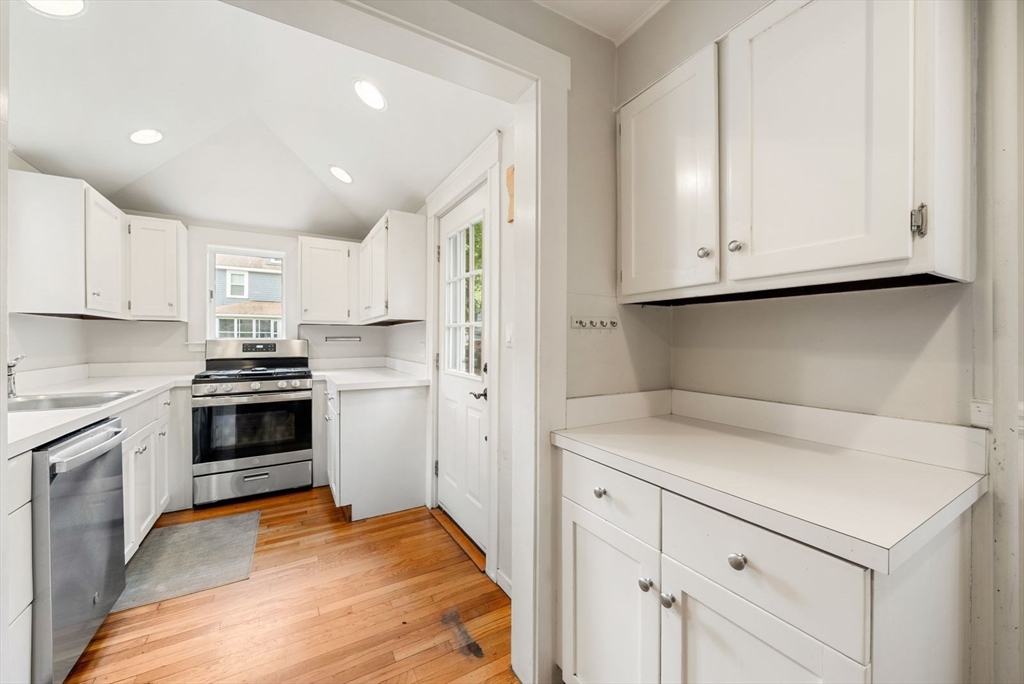 678 Boston Post Road Weston, MA 02493 - Photo 10 of 31