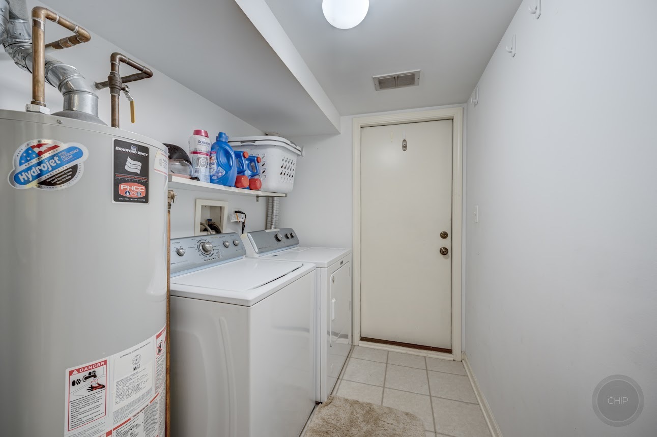 2827 Rutland Circle, Unit 101 Naperville, IL 60564 - Photo 20 of 25 a utility room with dryer and washer