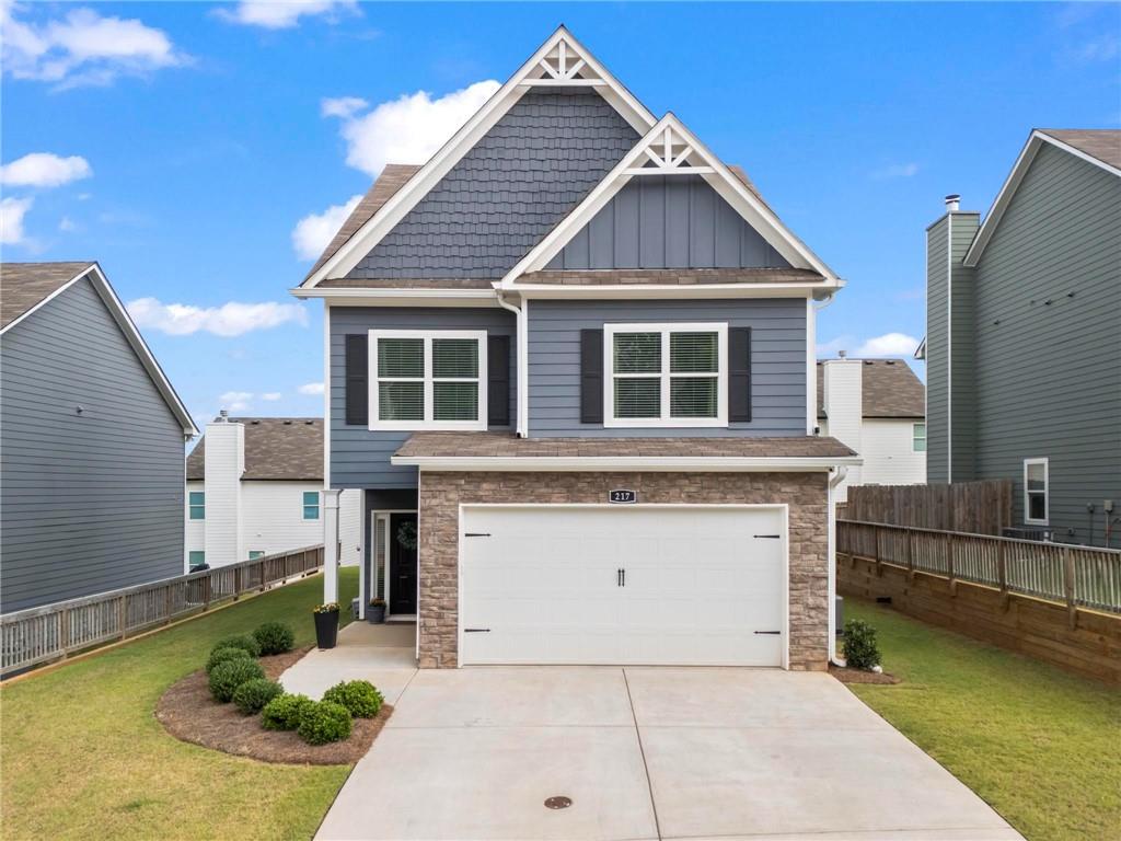 a view of house with backyard