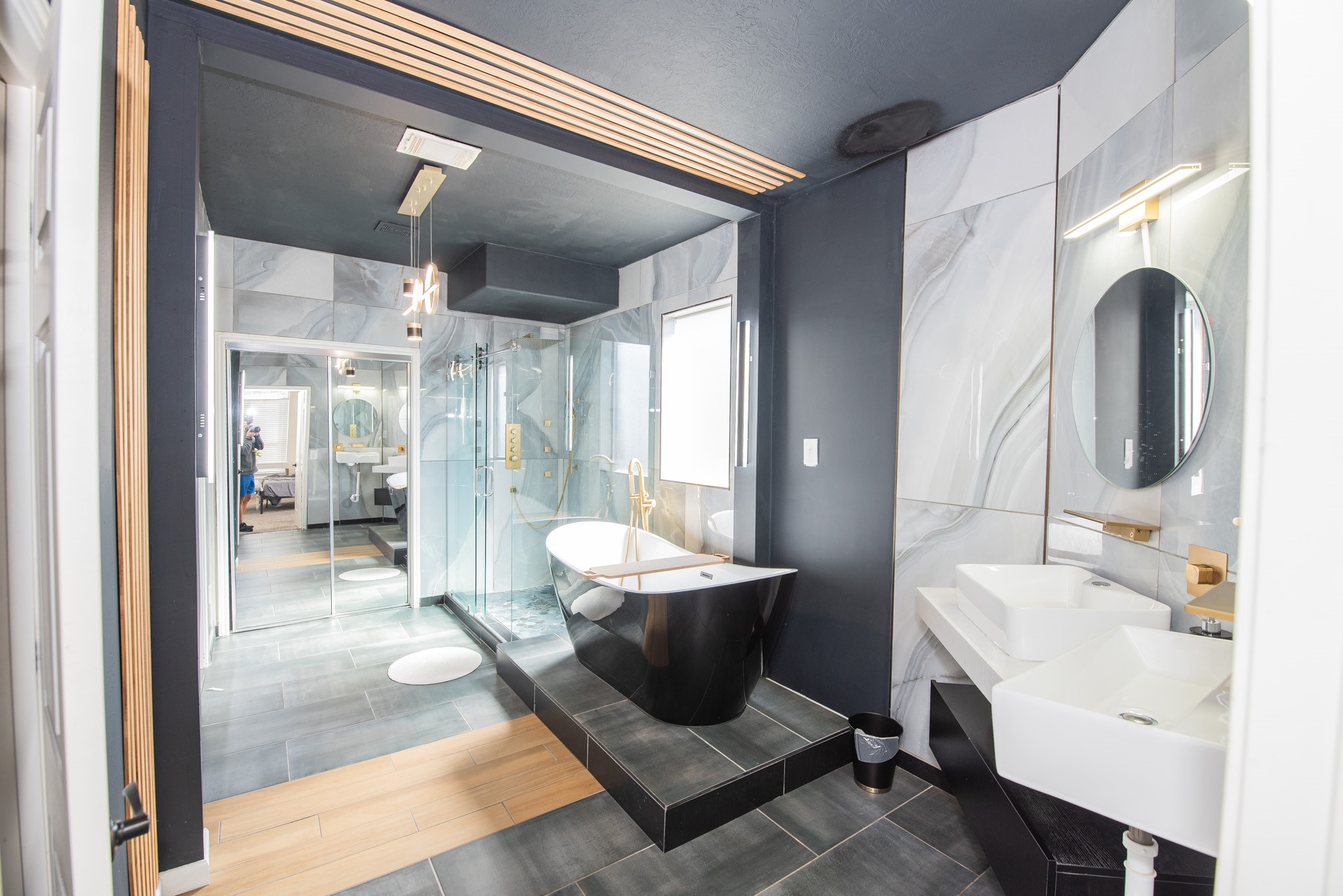 19115 South Rim Trail Spring, TX 77388 - Photo 12 of 21 a bathroom with a sink a toilet and shower