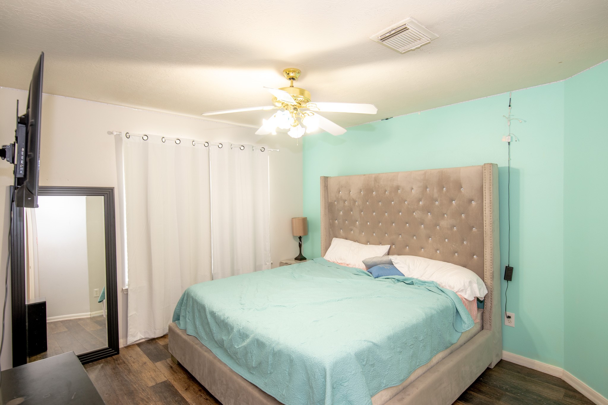 19115 South Rim Trail Spring, TX 77388 - Photo 18 of 21 a bedroom with a bed and a chandelier