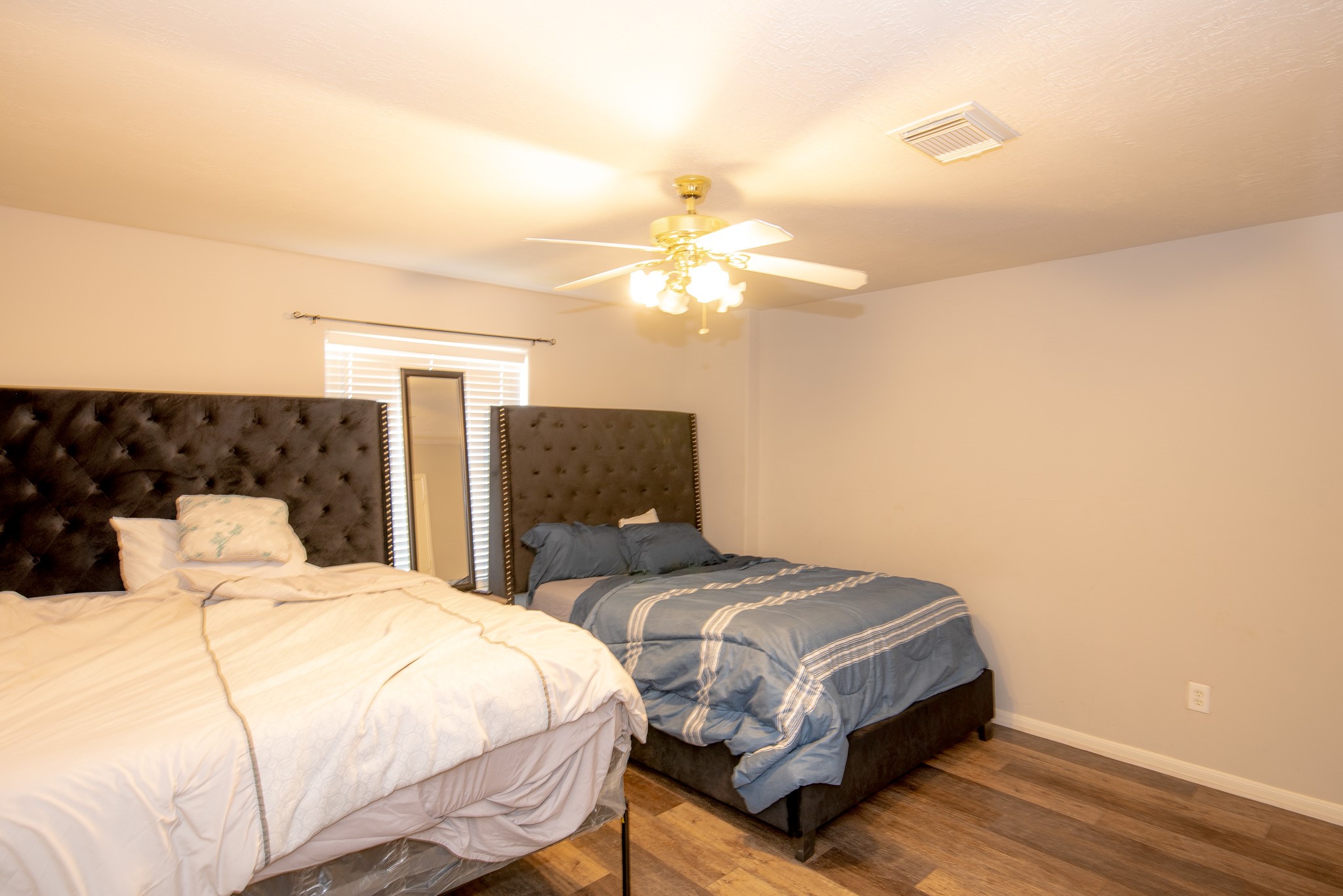 19115 South Rim Trail Spring, TX 77388 - Photo 19 of 21 a bedroom with a bed and a chandelier