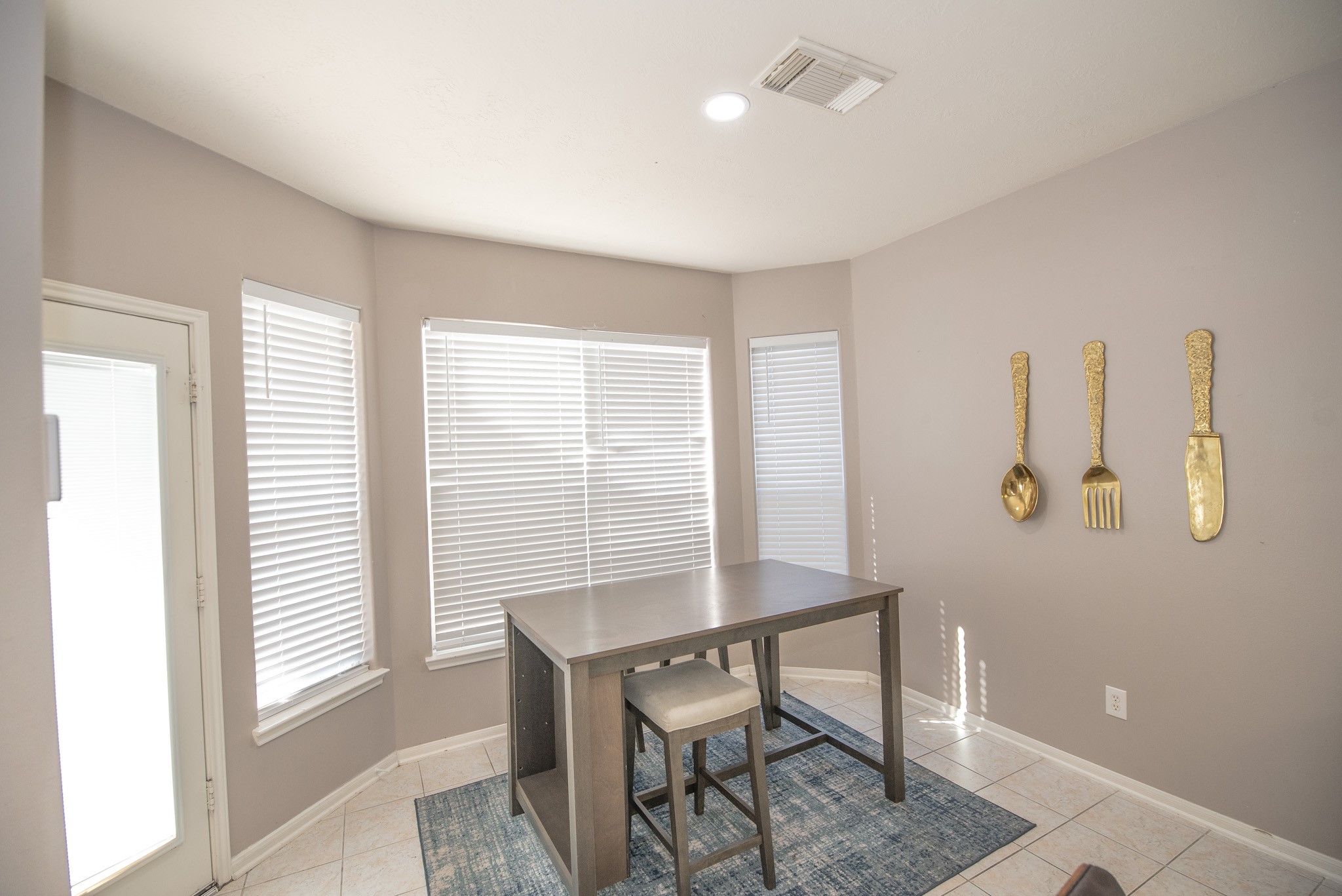 19115 South Rim Trail Spring, TX 77388 - Photo 10 of 21 a workspace with furniture and a window