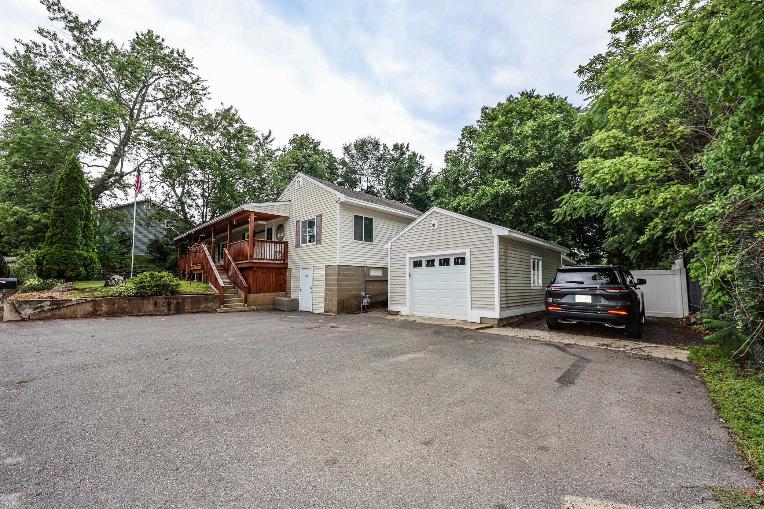 4 Caron Street Merrimack, NH 03054 - Photo 2 of 40 Gallery Image 2