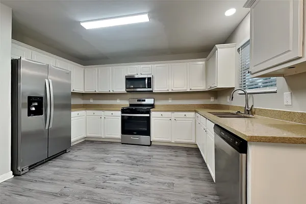 $2,140 | 32414 Angler Park, Conroe, TX 77385