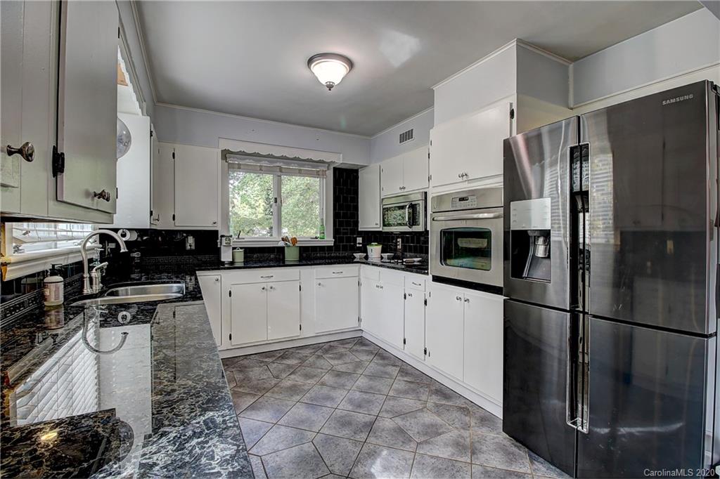 302 West Old Post Road Cherryville, NC 28021 - Photo 8 of 33 Gallery Image 8