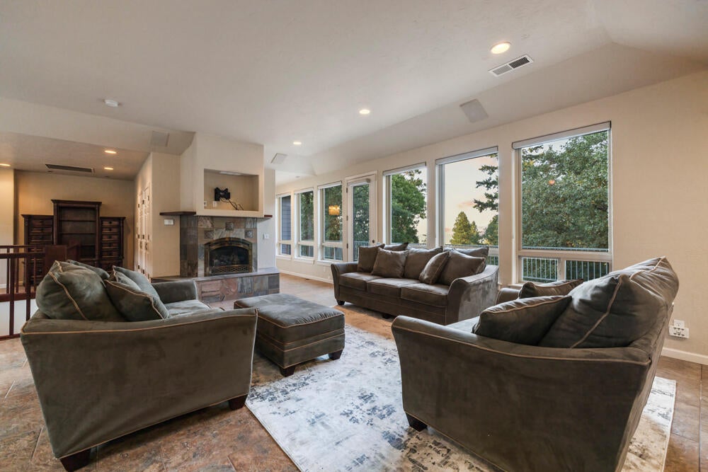 6734 Cooper's Hawk Road Klamath Falls, OR 97601 - Photo 10 of 80 6734CoopersHawkRd.-33