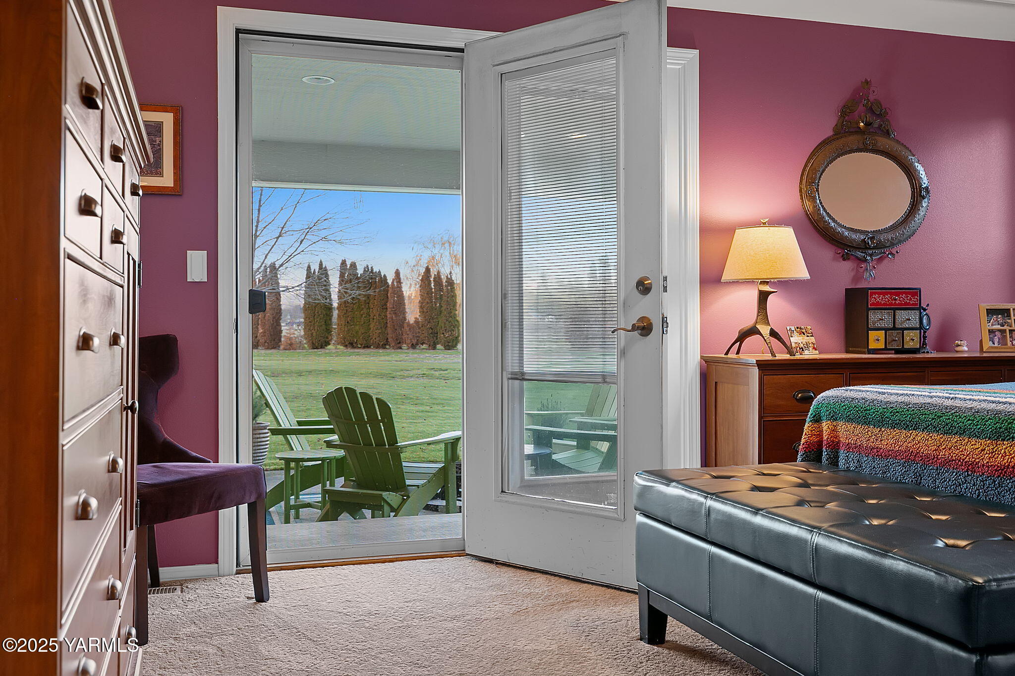 1701 Mapleway Road Yakima, WA 98908 - Photo 15 of 35 a room that has a lamp and a mirror