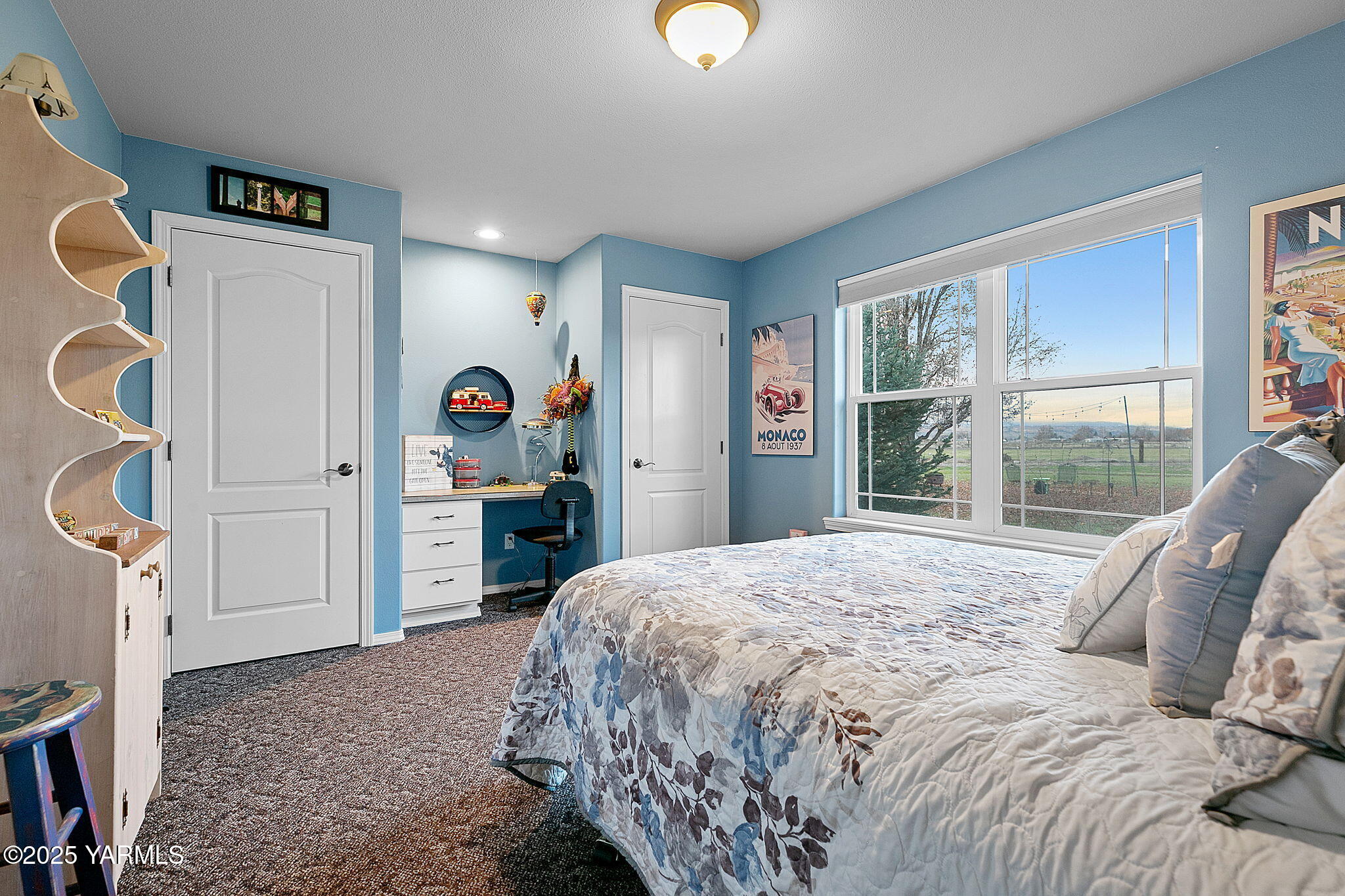 1701 Mapleway Road Yakima, WA 98908 - Photo 18 of 35 a bed sitting in a bedroom next to a window