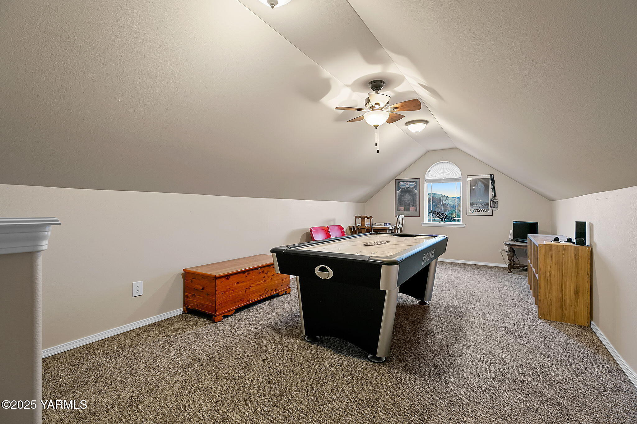 1701 Mapleway Road Yakima, WA 98908 - Photo 22 of 35 a living room with furniture and a chandelier