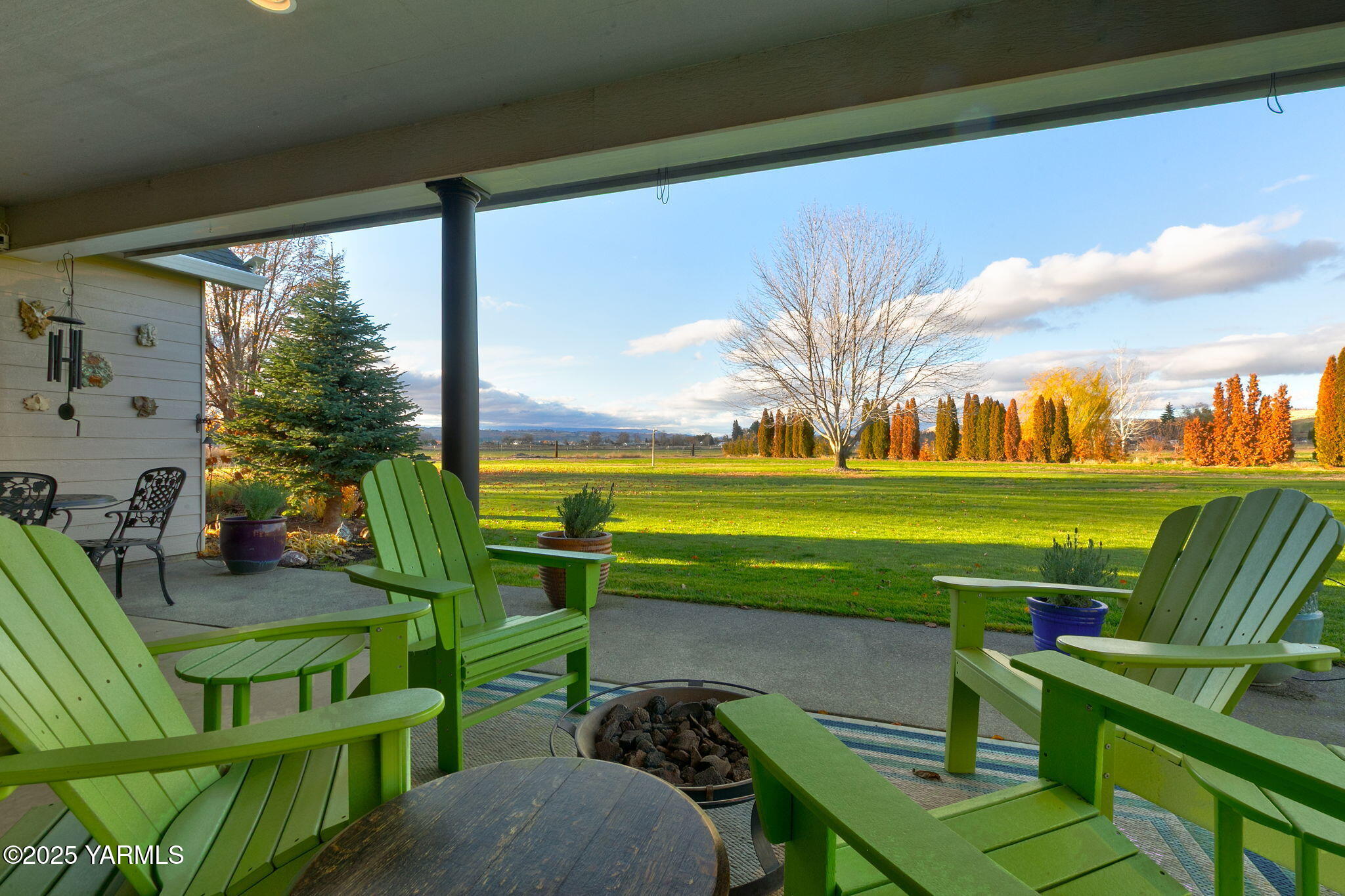 1701 Mapleway Road Yakima, WA 98908 - Photo 24 of 35 a view of yard with seating area and green space