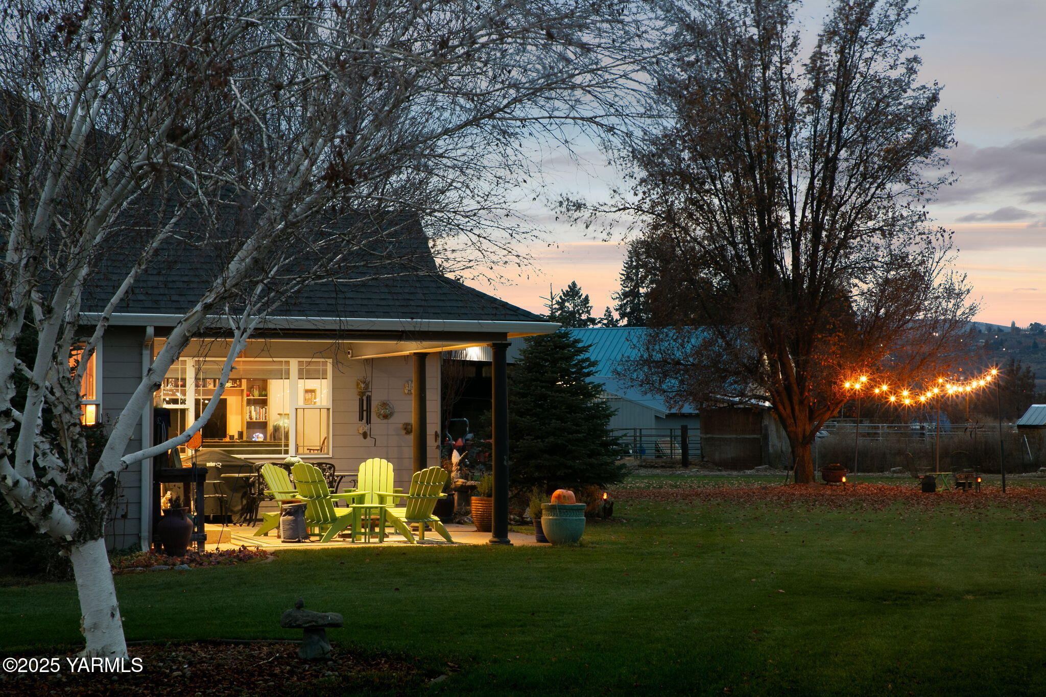 1701 Mapleway Road Yakima, WA 98908 - Photo 28 of 35 a view of a patio with table and chairs and potted plants and large trees