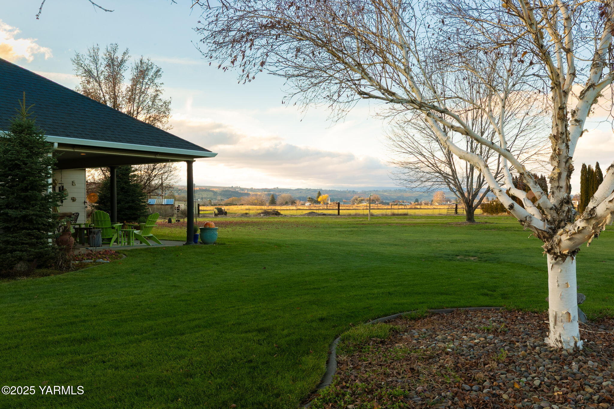 1701 Mapleway Road Yakima, WA 98908 - Photo 29 of 35 a view of a porch with a yard table and chairs