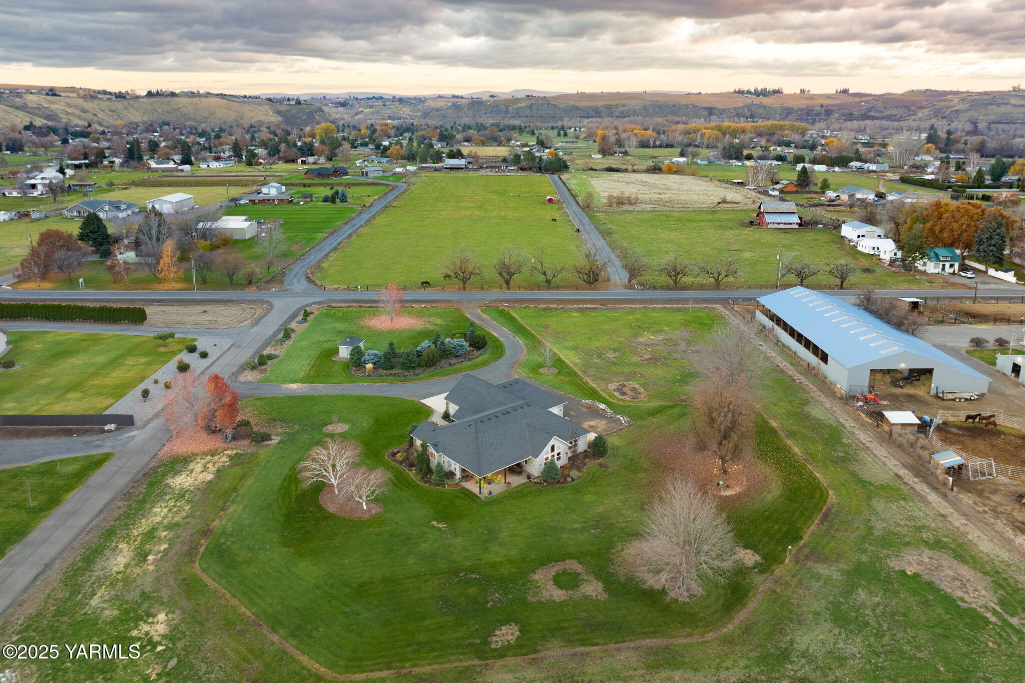1701 Mapleway Road Yakima, WA 98908 - Photo 32 of 35 an aerial view of a football ground