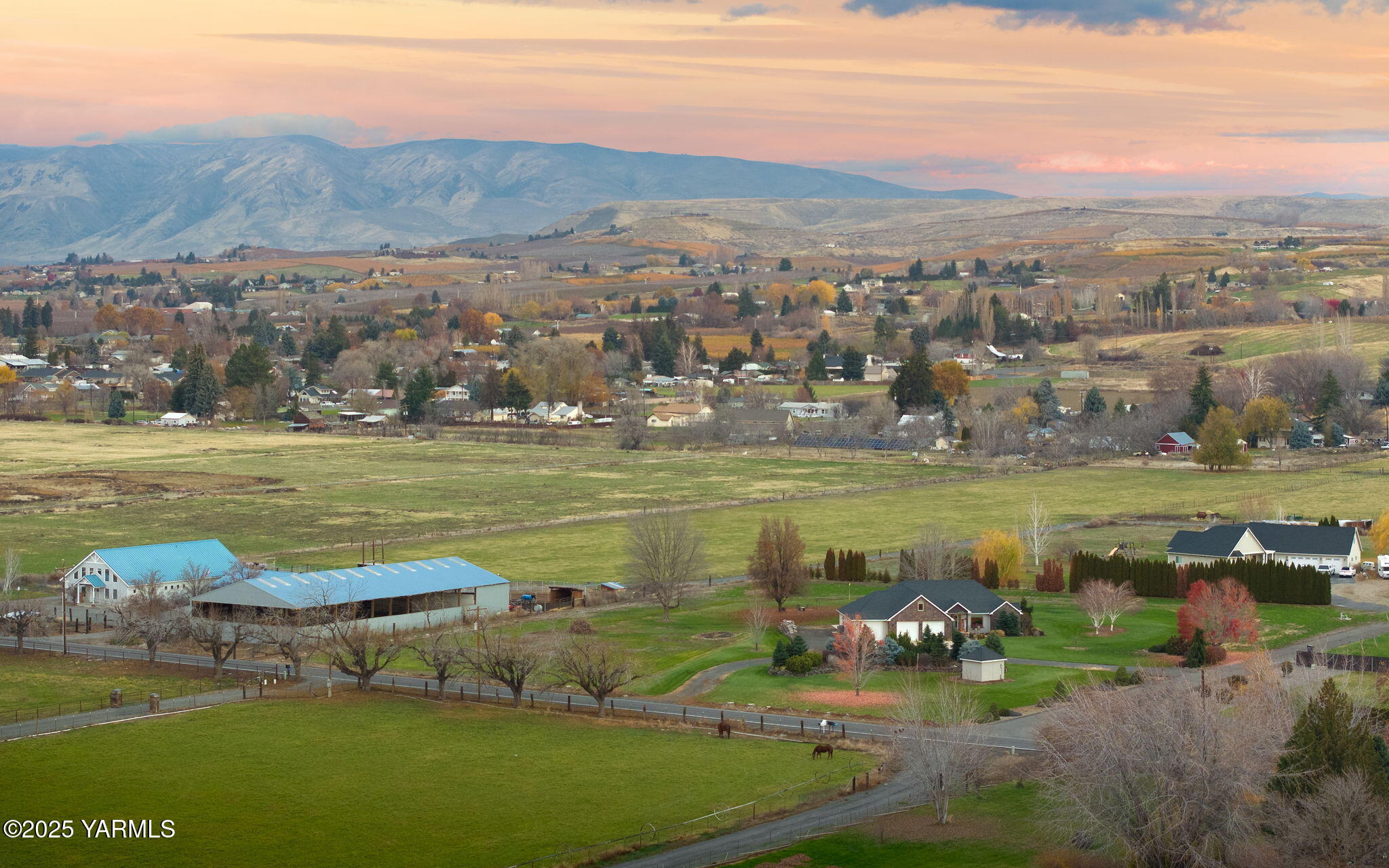 1701 Mapleway Road Yakima, WA 98908 - Photo 34 of 35 a view of a lake with a mountain