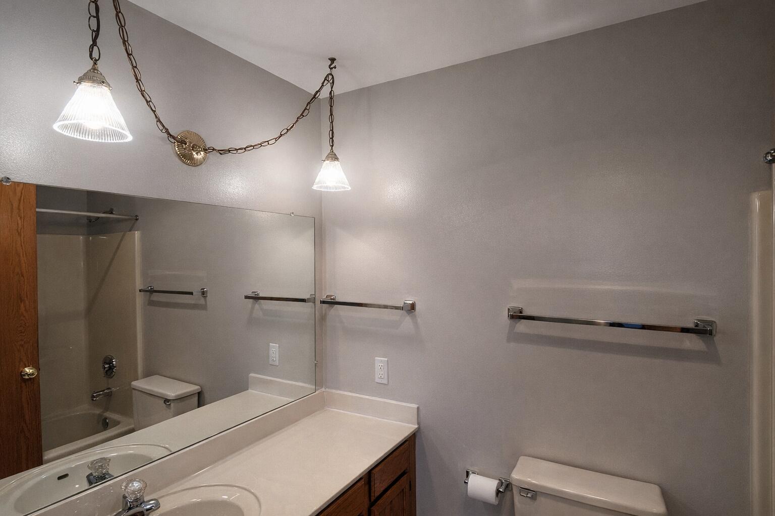 112 East Freistadt Road, Unit H Thiensville, WI 53092 - Photo 12 of 14 Primary Bathroom