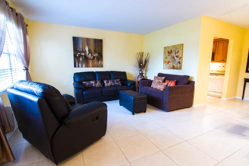 384 Brighton J, Unit 384 Boca Raton, FL 33434 - Photo 7 of 13 Living room