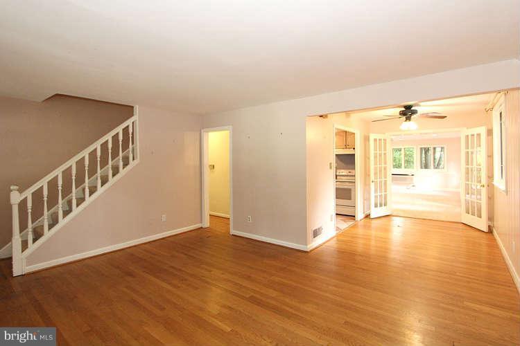 8809 Sundale Drive Silver Spring, MD 20910 - Photo 4 of 17 Living Room