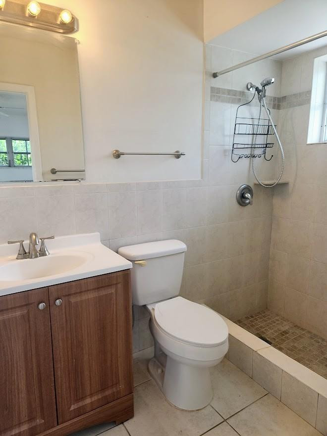 2940 Northeast 19th Terrace, Unit SOUTH SIDE Lighthouse Point, FL 33064 - Photo 3 of 12 Photo 3