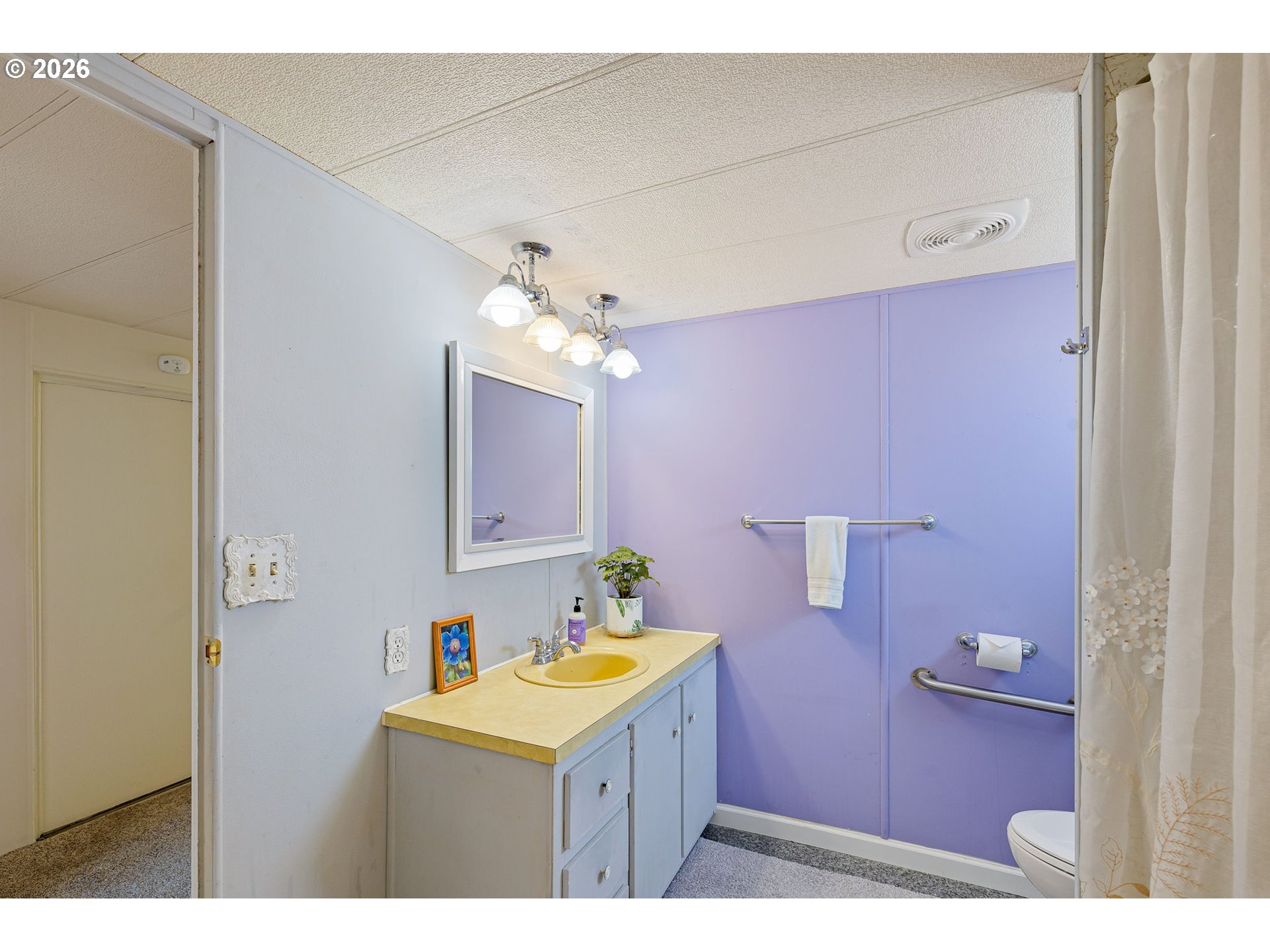 1475 Green Acres Road, Unit 142 Eugene, OR 97408 - Photo 21 of 40 Bathroom