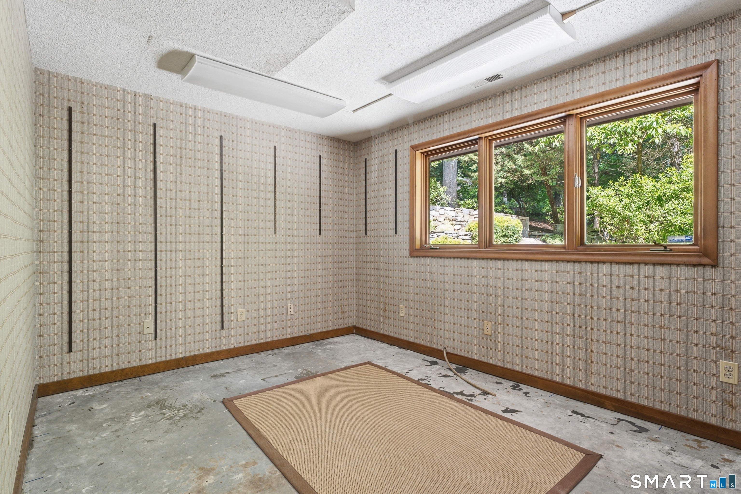 53 Summer Hill Road Madison, CT 06443 - Photo 8 of 29 Office with separate entrance & half bath across from it