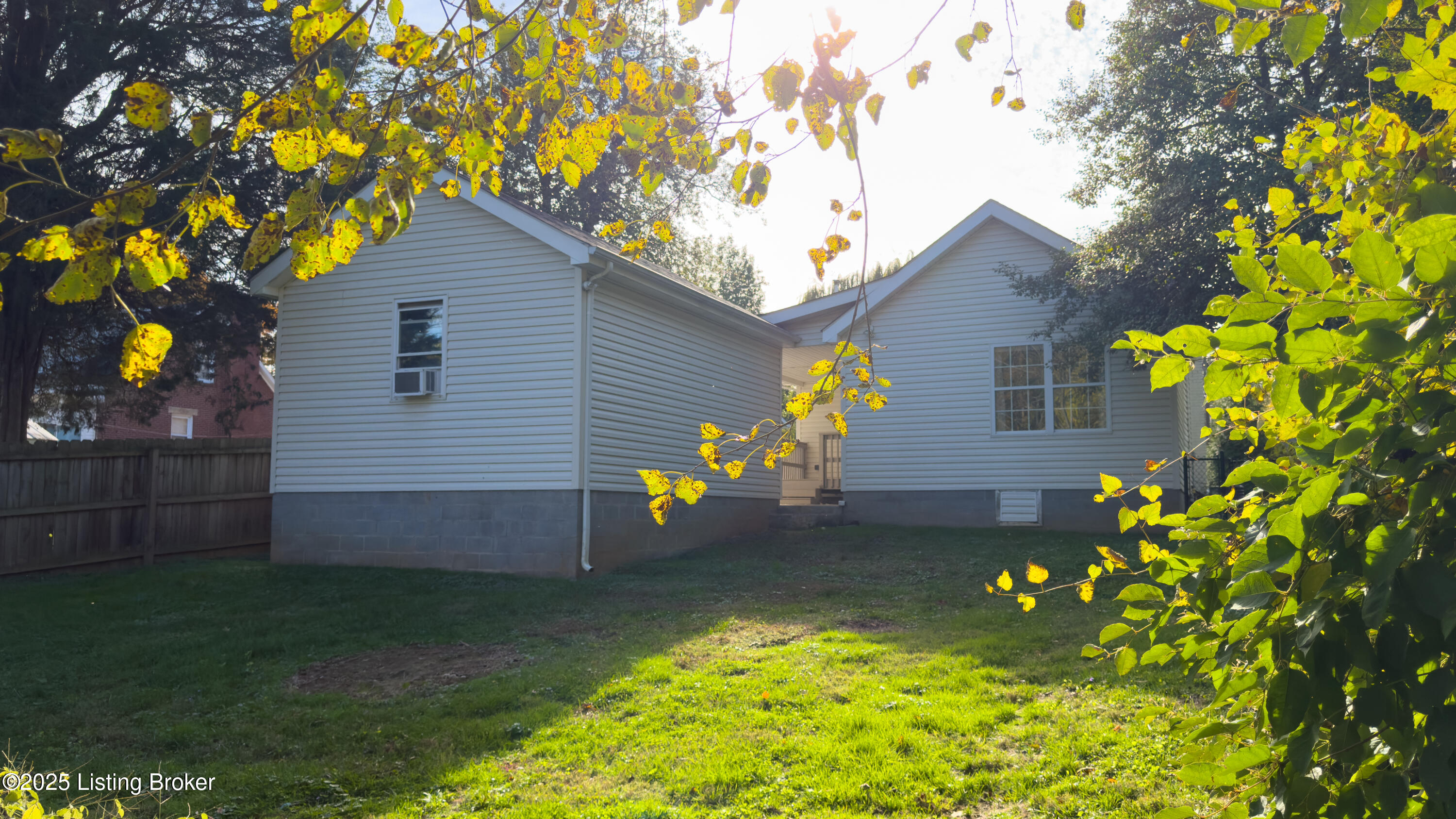 621 Country Club Road Louisville, KY 40206 - Photo 25 of 25 621 Country Club Road-32