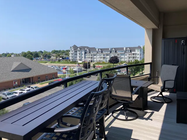$850,000 | 105 West Danaher Street, Unit 401, Ludington, MI 49431