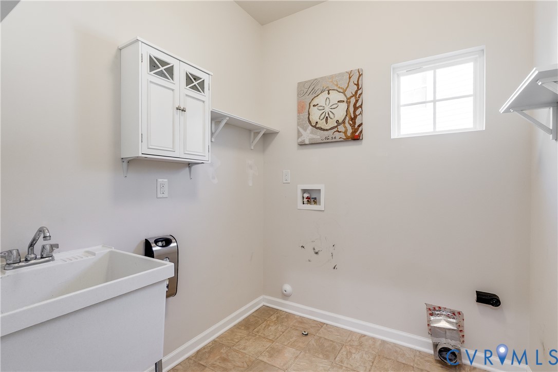 7538 South Franklins Way Quinton, VA 23141 - Photo 37 of 48 a bathroom with a sink and a window
