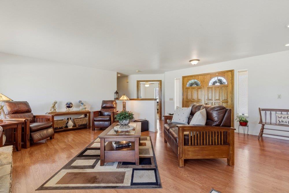 805 South Ridgemark Drive Hollister, CA 95023 - Photo 11 of 42