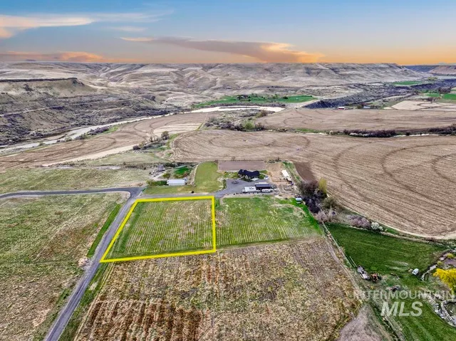 $250,000 | 0 Lot 2 River Road, Bliss, ID 83314