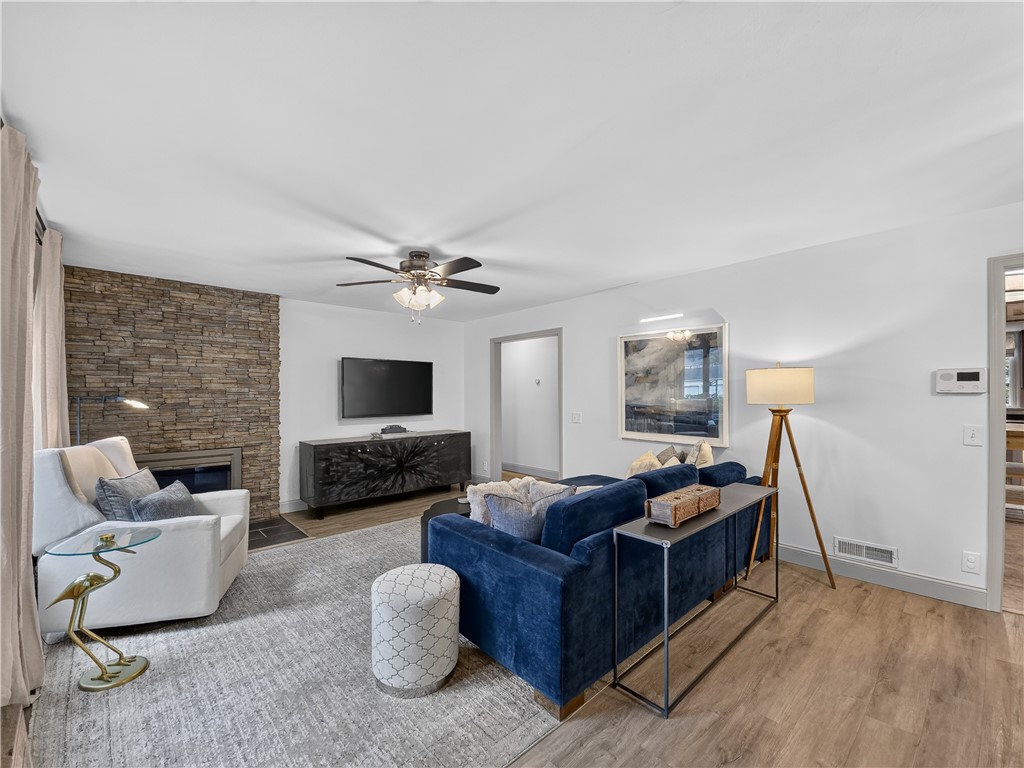 215 Belmeade Road Irondequoit, NY 14617 - Photo 10 of 46 Living Room