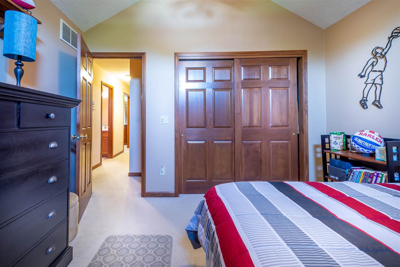 2211 Point Wood Road Fort Wayne, IN 46818 - Photo 22 of 36