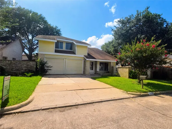 $2,300 | 10526 Chapel Hill Drive, Houston, TX 77099
