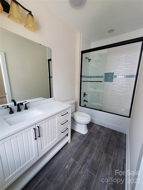 5201 Valley Stream Road Charlotte, NC 28209 - Photo 12 of 17 a bathroom with a double vanity sink toilet and a tub