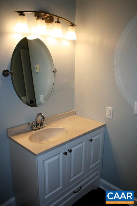 570 Courthouse Mountain Road Madison, VA 22727 - Photo 26 of 33 Full bathroom
