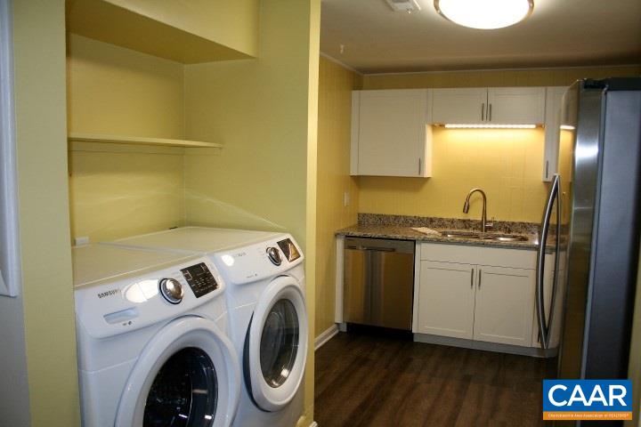 570 Courthouse Mountain Road Madison, VA 22727 - Photo 7 of 33 Kitchen with washer and dryer