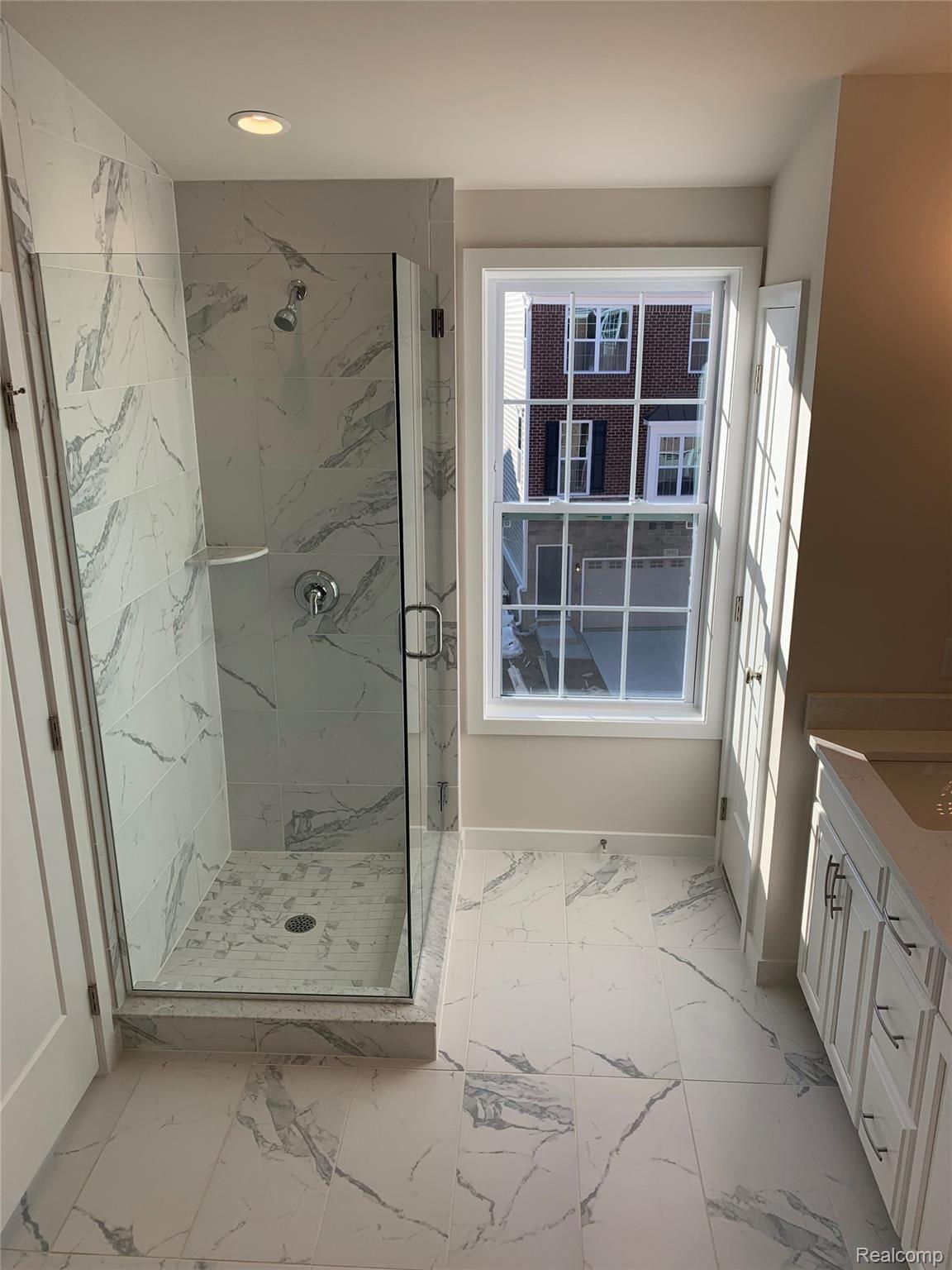 2831 Ridington Road, Unit 121 Ann Arbor, MI 48105 - Photo 13 of 23 121 Master Shower.jpg