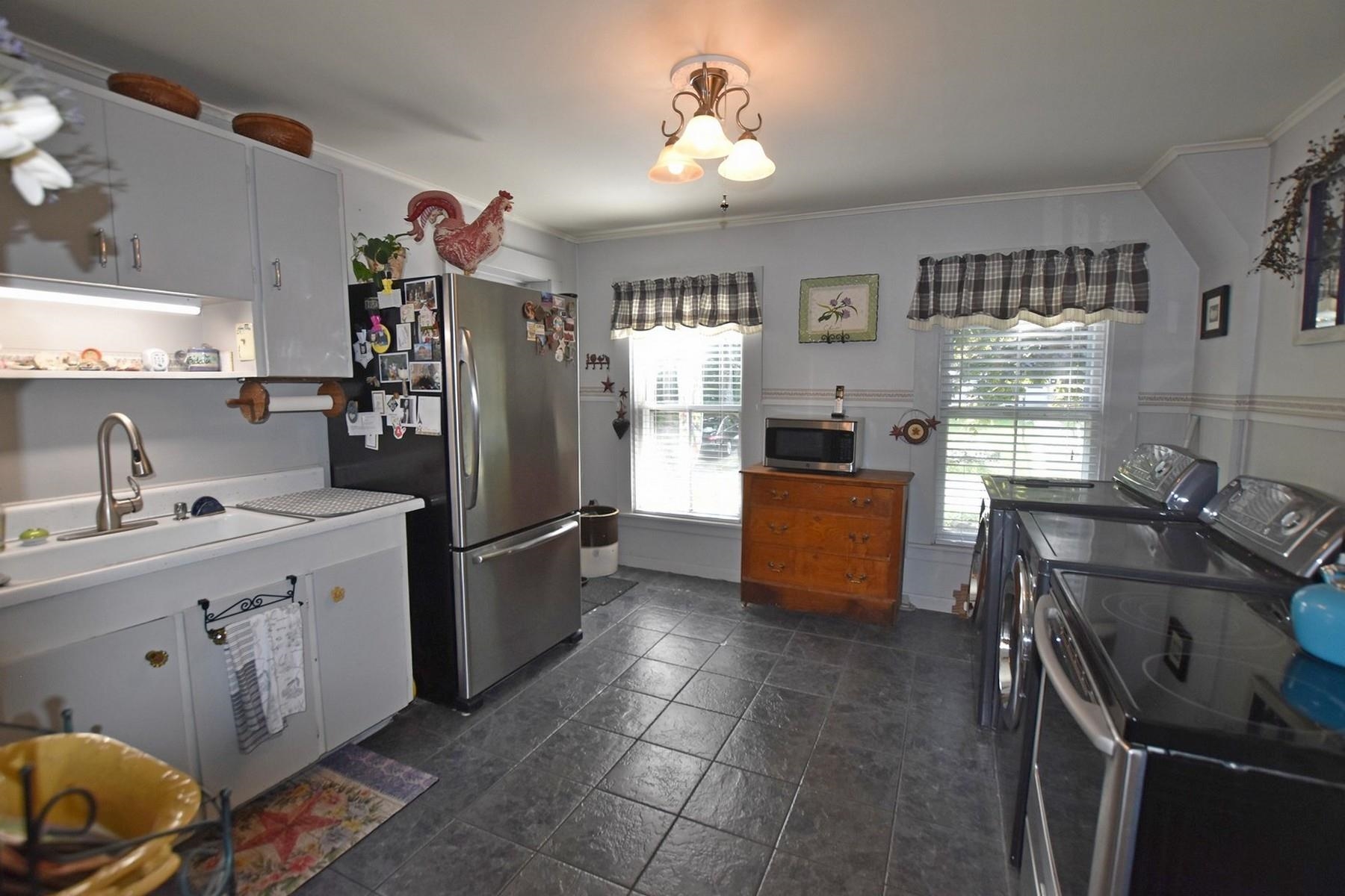 14 Pine Street Proctor, VT 05765 - Photo 4 of 22