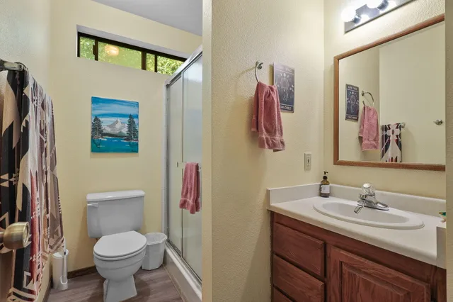 $599,000 | 19924 Woodchuck Trail, Redding, CA 96003