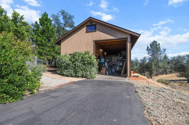 $599,000 | 19924 Woodchuck Trail, Redding, CA 96003