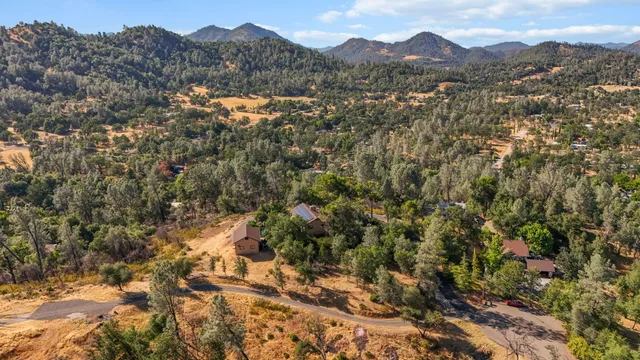 $599,000 | 19924 Woodchuck Trail, Redding, CA 96003