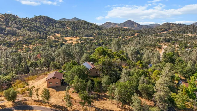 $599,000 | 19924 Woodchuck Trail, Redding, CA 96003