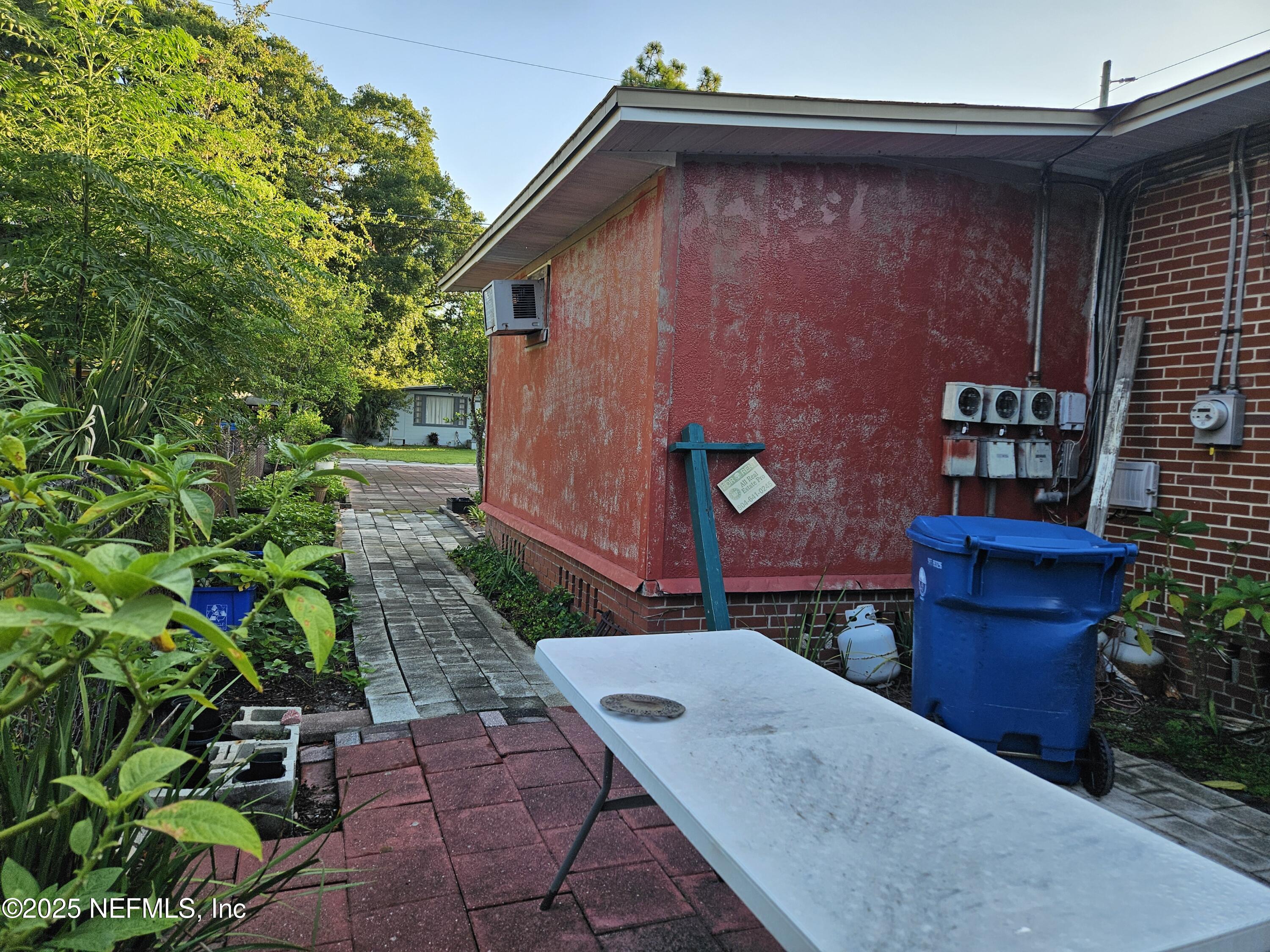 6672 Banbury Road Jacksonville, FL 32211 - Photo 20 of 25 REAR YARD