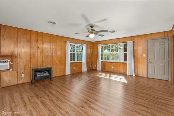 $170,000 | 104 3rd Street Northwest, Springhill, LA 71075