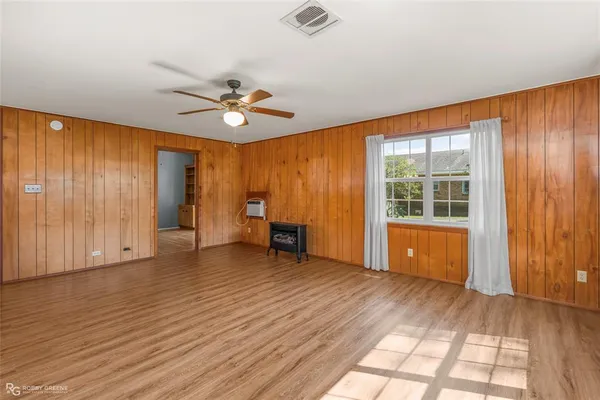 $170,000 | 104 3rd Street Northwest, Springhill, LA 71075