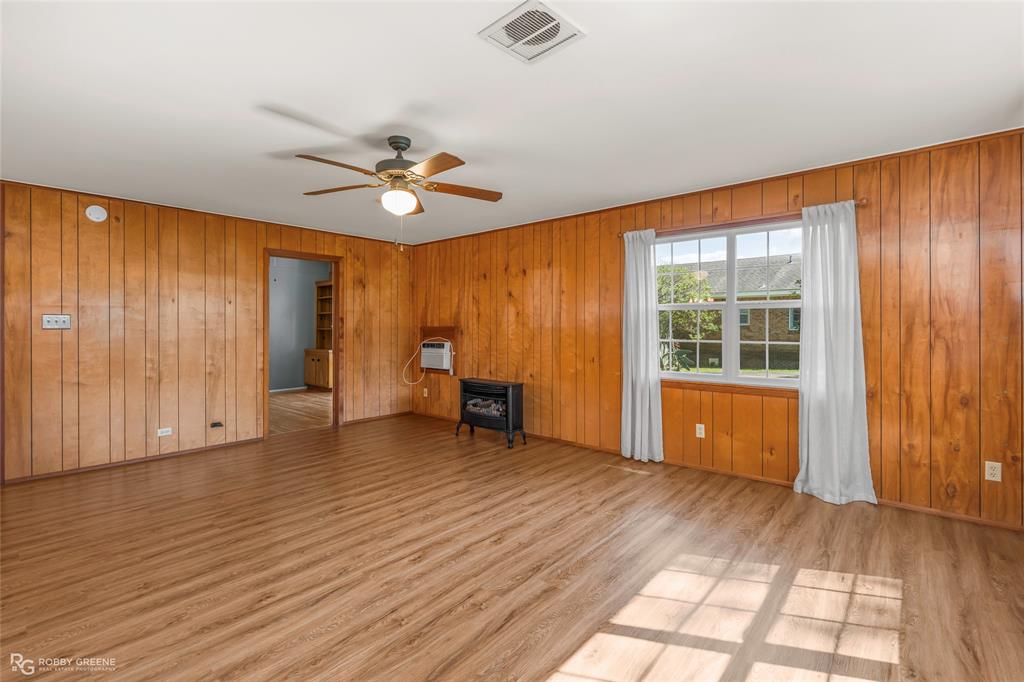 104 3rd Street Northwest Springhill, LA 71075 - Photo 15 of 28